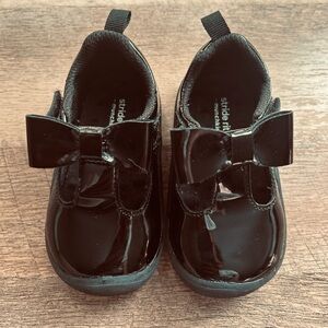 Munchkin by Stride Rite Black Baby Girl Peyson Bow T-Strap Dress Shoes.Size 5.